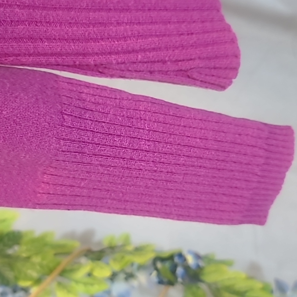 Bloomingdale's Pink Cashmere Sweater - Picture 6 of 9